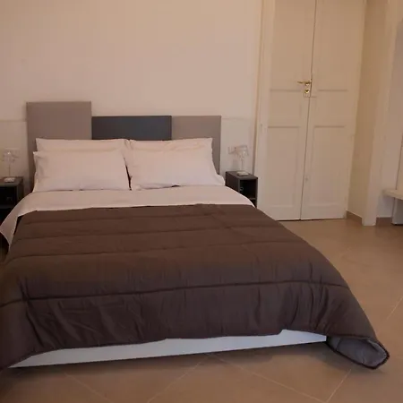 לינה וארוחת בוקר Casapaola 4*